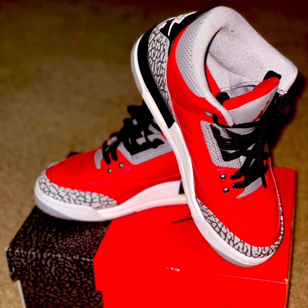 Air Jordan 3 Retro SE (GS) Fire Red  5-5.5